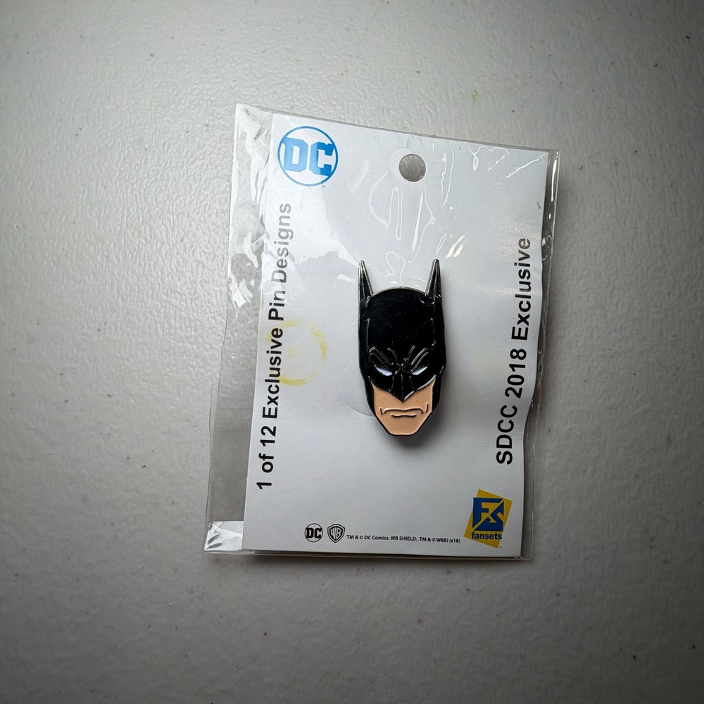 Batman Cowl Enamel Pin Fansets SDCC 2018 Exclusive DC Comics 1‎ of 12 Designs